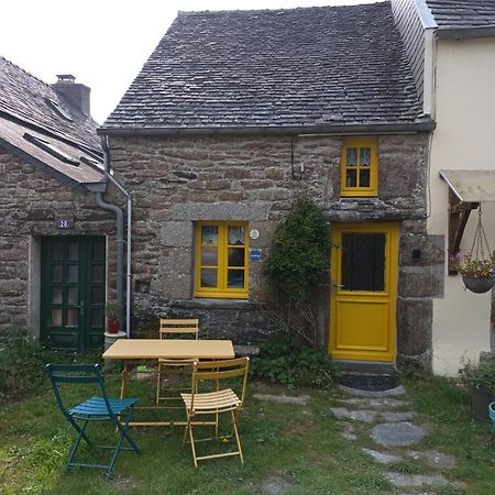 La Maison De Poupee Berrien Ngoại thất bức ảnh